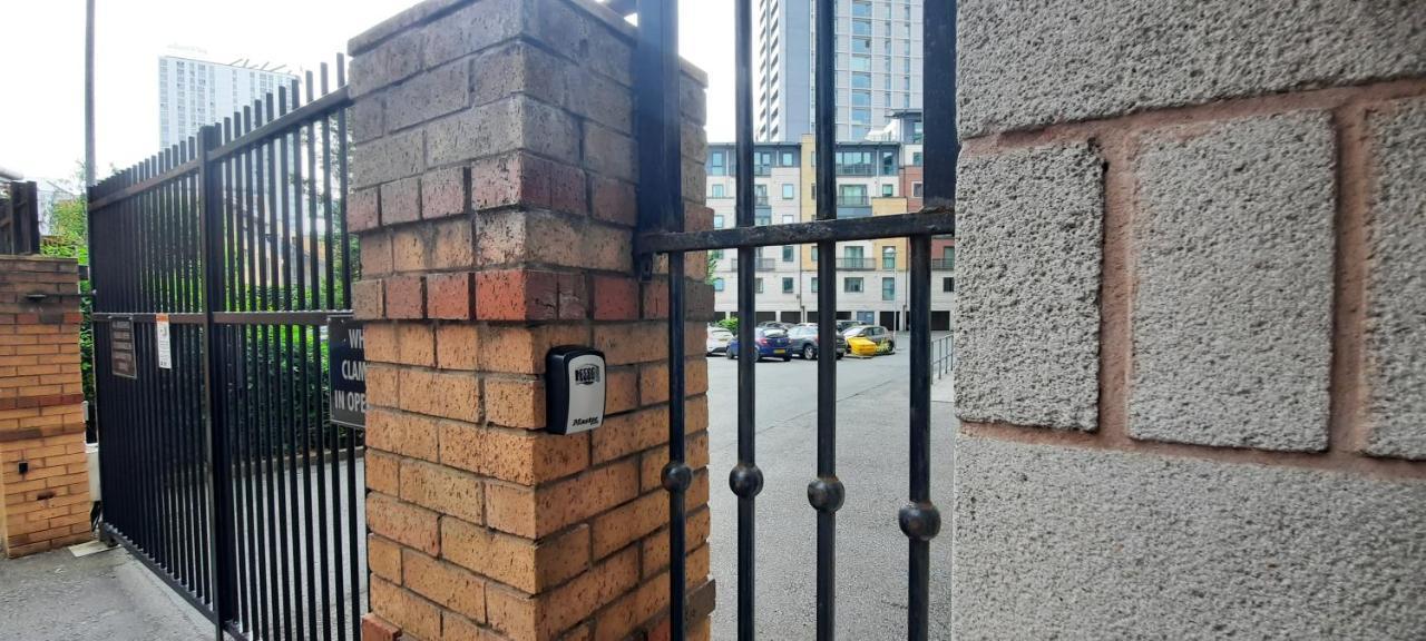 Lovely 2-Bedroom Apartment, Free Parking Manchester Zewnętrze zdjęcie