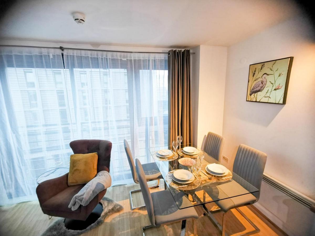 Lovely 2-Bedroom Apartment, Free Parking Manchester Zewnętrze zdjęcie