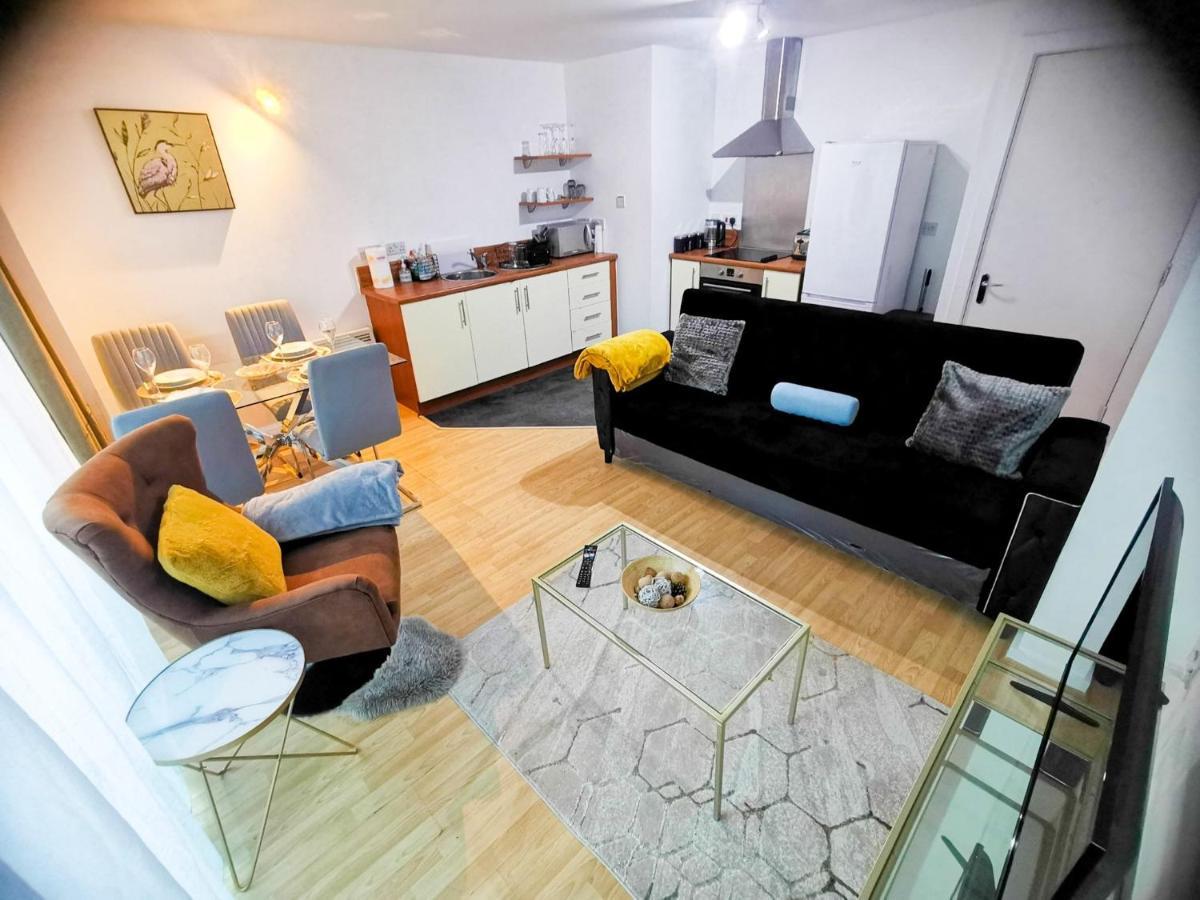 Lovely 2-Bedroom Apartment, Free Parking Manchester Zewnętrze zdjęcie