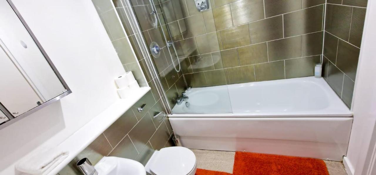 Lovely 2-Bedroom Apartment, Free Parking Manchester Zewnętrze zdjęcie